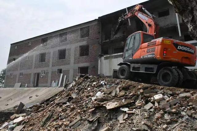 海淀拆除香山西营村地质灾害点位违法建设群